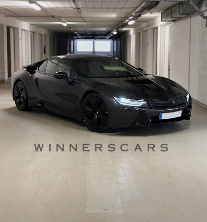 BMW i8 - Sportovní hybridní automobil s karoserií typu kupé vyráběný německou automobilkou BMW od roku 2014.