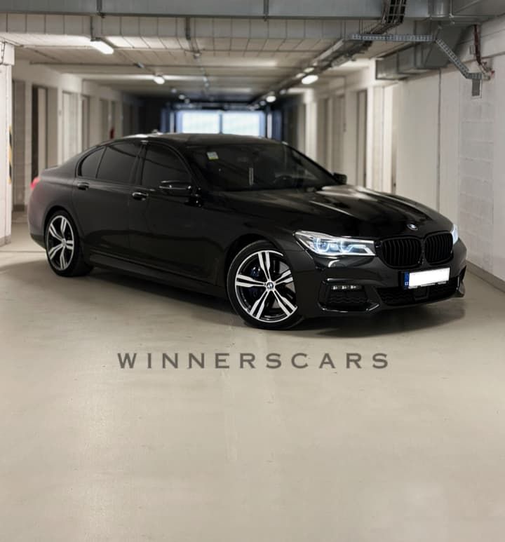 BMW G11 - Luxusní sedan vyráběný německou automobilkou BMW od roku 2015.