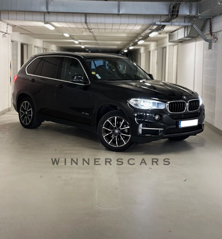 BMW X5 - Luxusní SUV vyráběné německou automobilkou BMW.