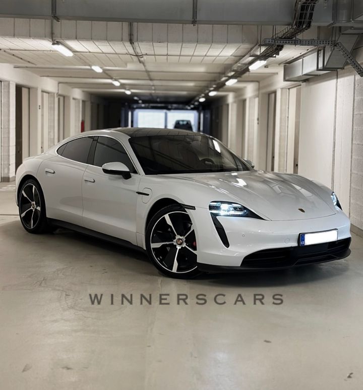 Porsche Taycan 4S - Elektrický sportovní automobil vyráběný německou automobilkou Porsche.