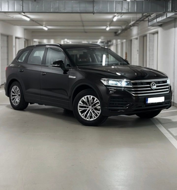 Volkswagen Touareg – Luxusní SUV nabízející pohodlí, výkon a moderní technologie.